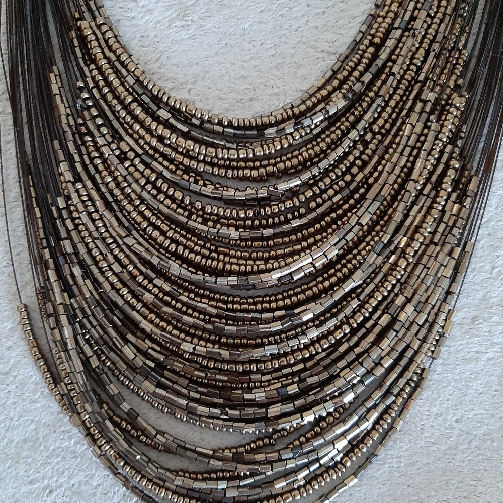 Gorgeous set of necklace and earrings in tones of brown and shimmery gold
